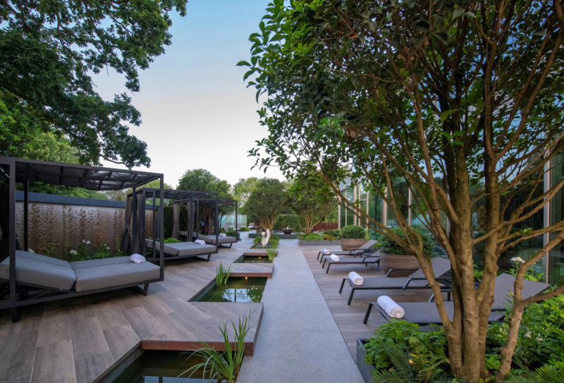 1_3.-Day-loungers-Cottonmill-Spa